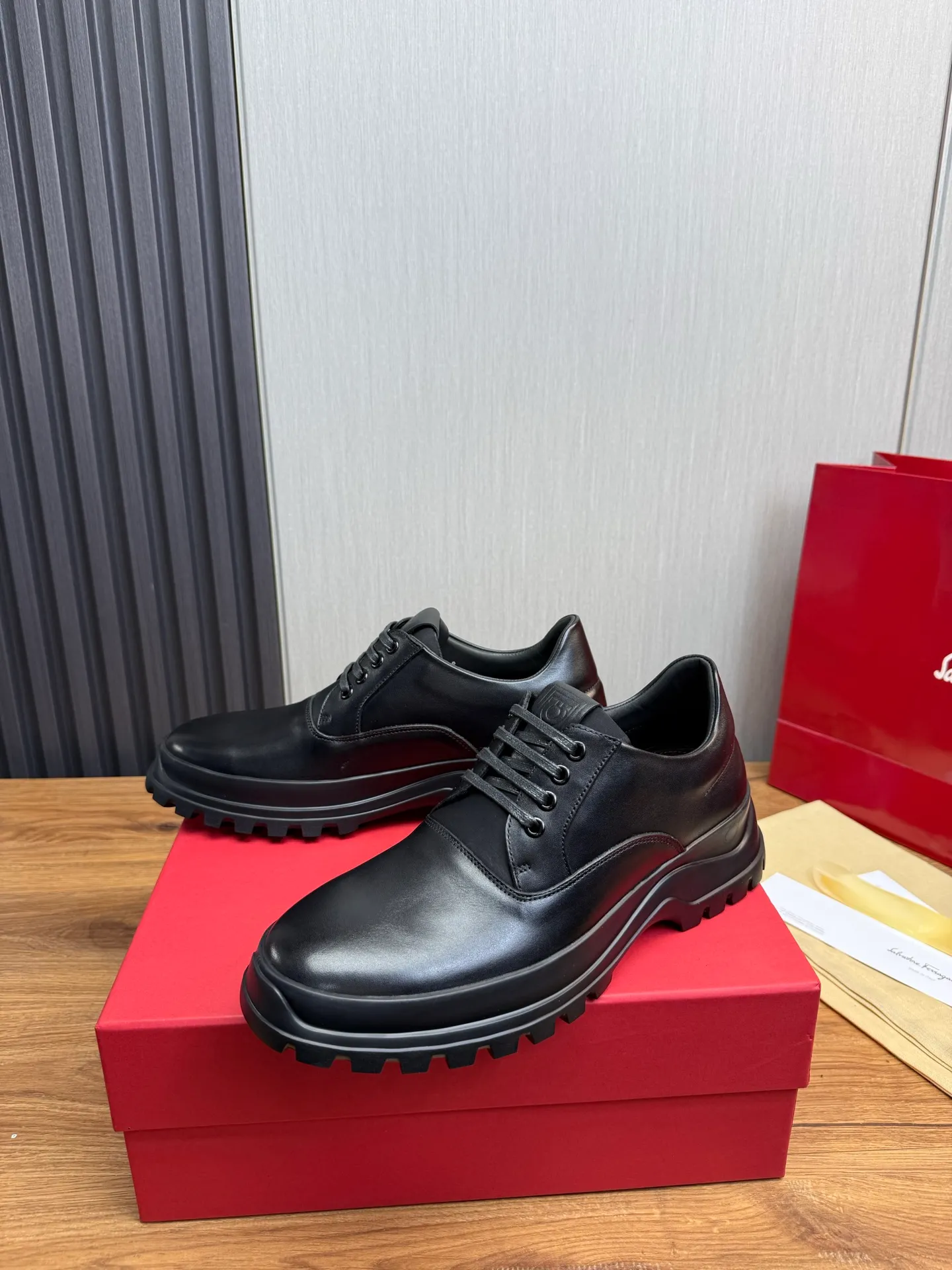Men's shoes 💰880💰 Ferragamo. [Ferragamo] Men's Loaf leather shoes, the latest hot style, 1:1 original purchase quality, top quality, imported open-edge beaded cowhide leather on the upper, hand-made three-dimensional stitching highlights the round toe design, the inner feet are made of imported cowhide, with original wear-resistant rubber outsole, matching code 39-44, (38, 45 custom-made, non-refundable)